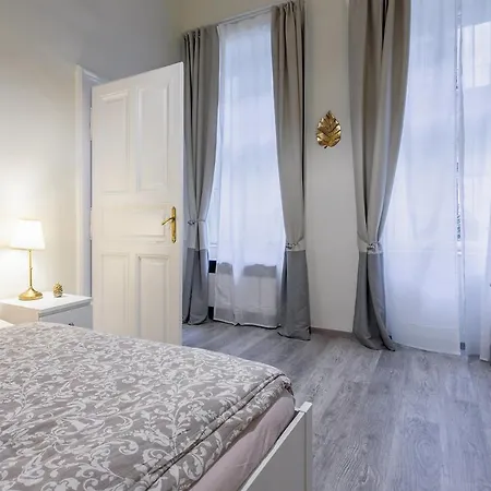 Goldcentral Apartment Budapest Kültér fotó