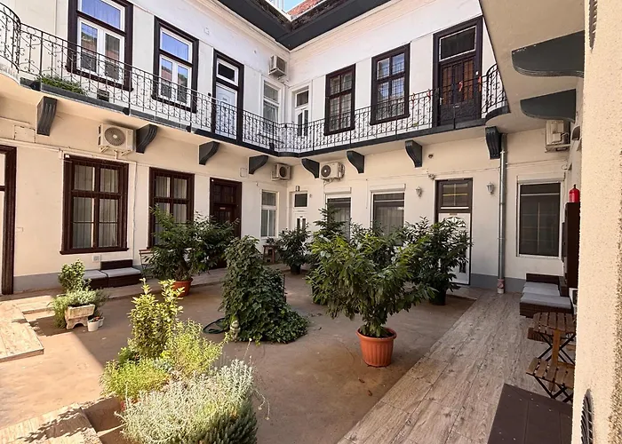 Goldcentral Apartments - Stylish Apartments - Wine Tasting Access
