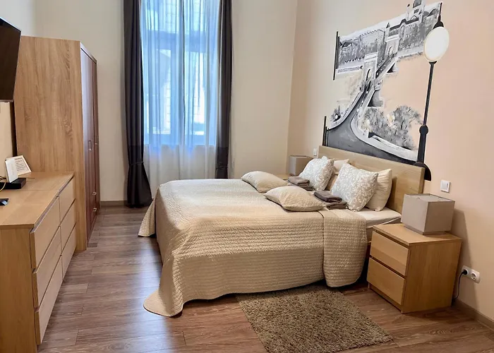 Goldcentral Apartments - Stylish Apartments - Wine Tasting Access