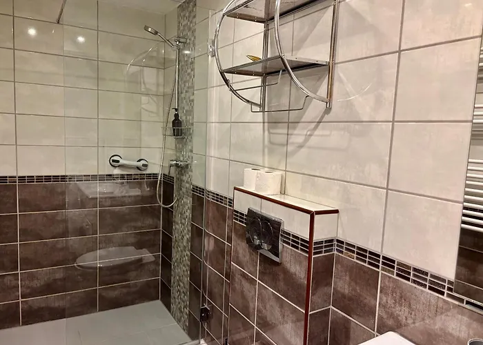Goldcentral Apartments - Stylish Apartments - Wine Tasting Access