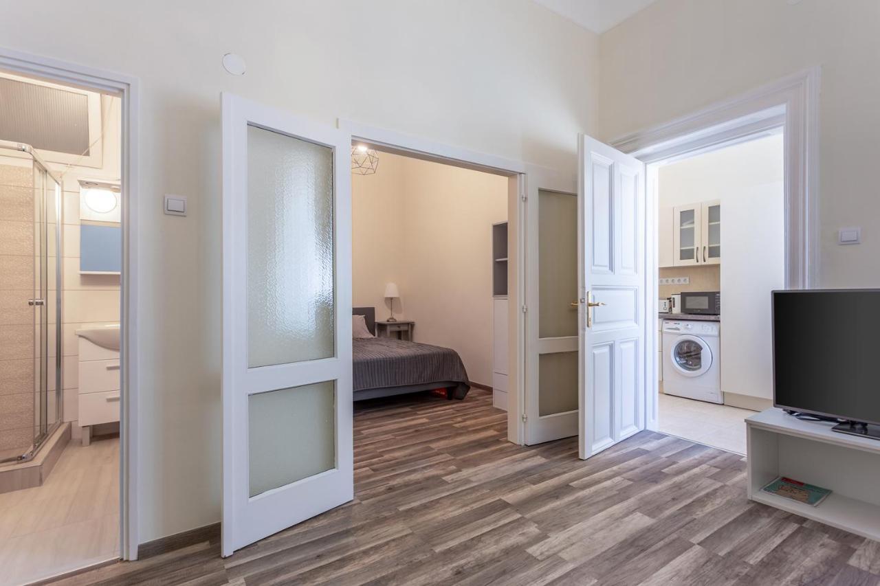 Goldcentral Apartman