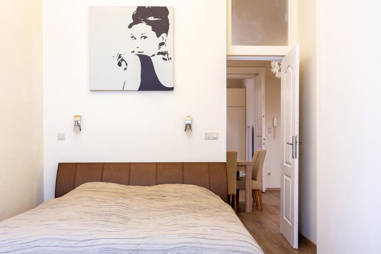Goldcentral Apartman *