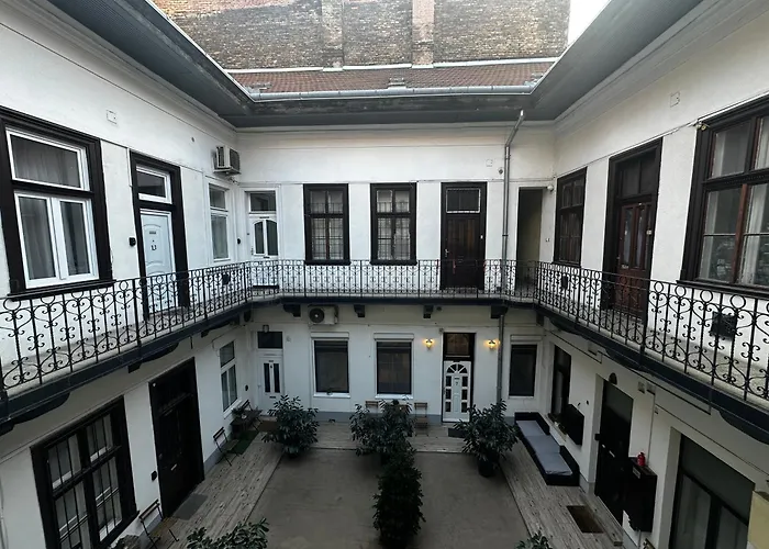 Goldcentral Apartment