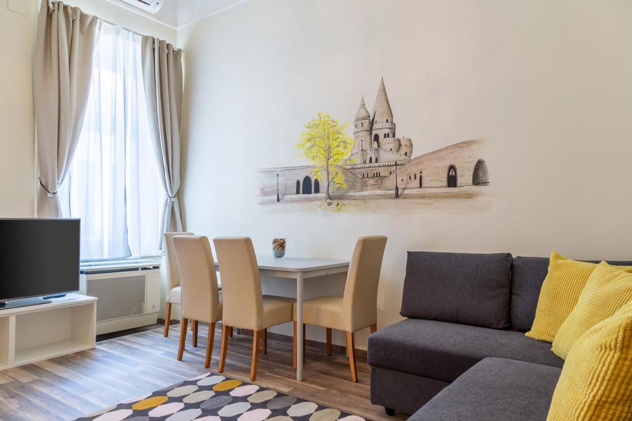 Goldcentral Apartament