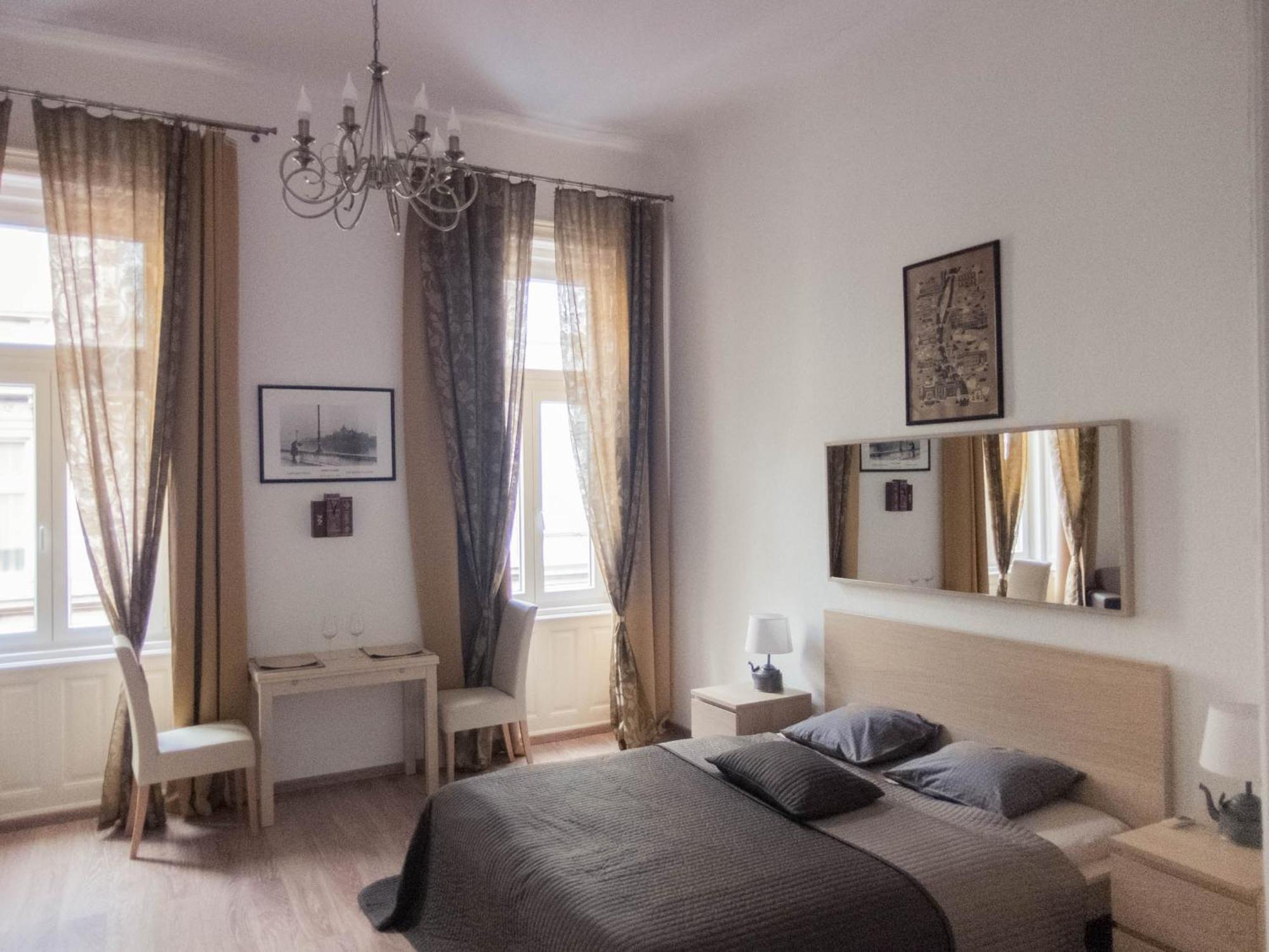 Goldcentral Apartament *