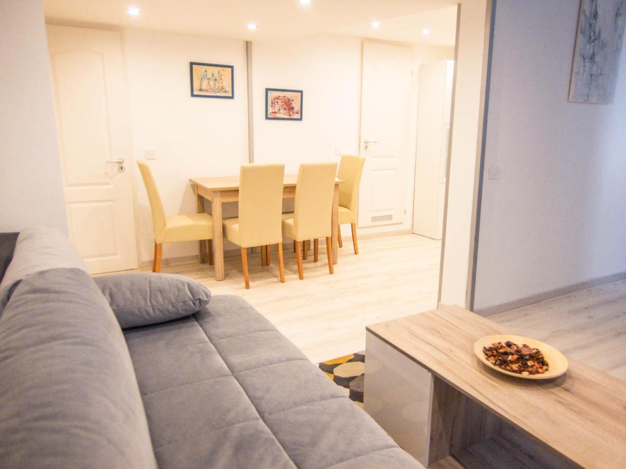 Goldcentral Apartament *